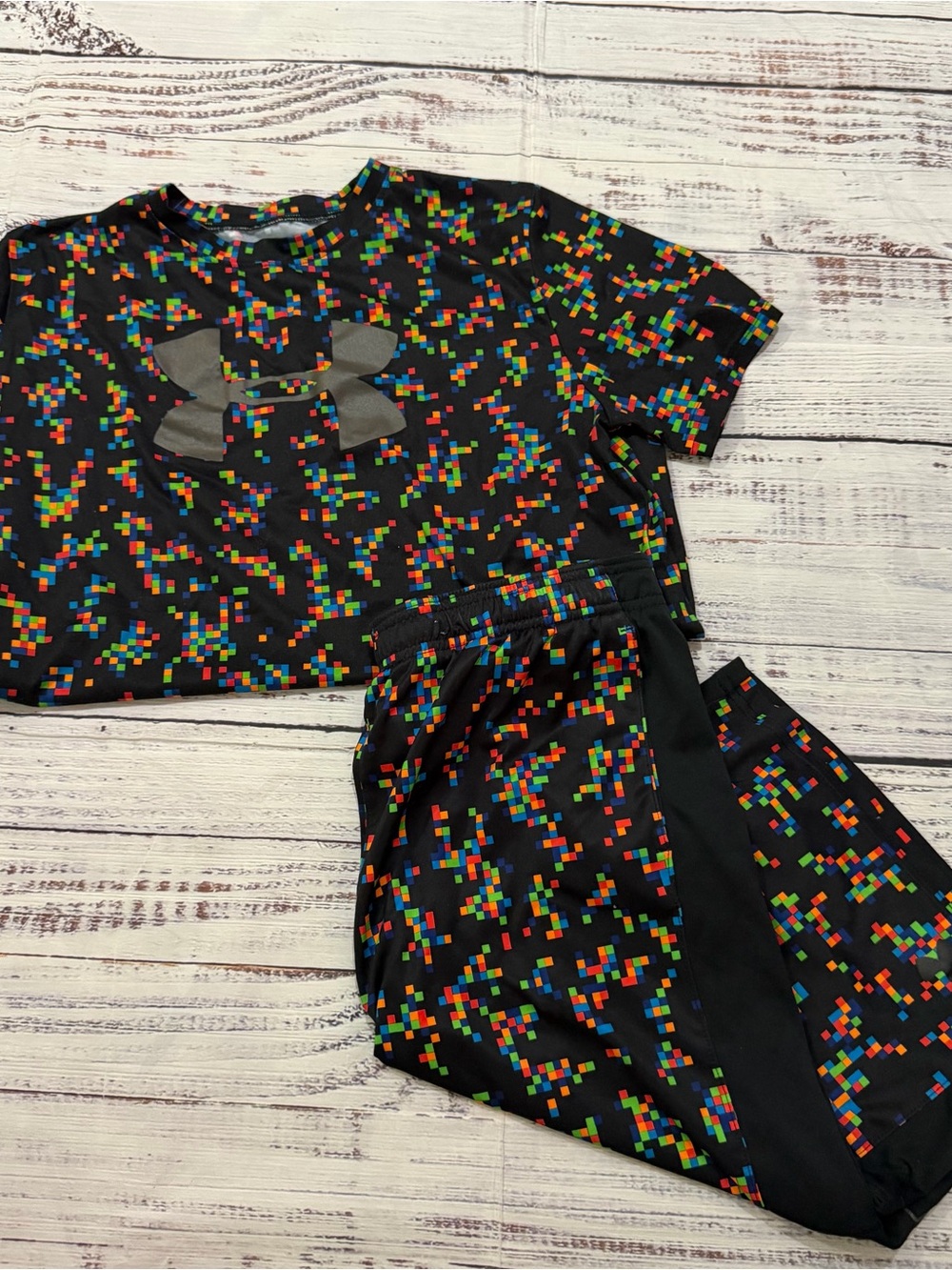 Under Armour Black Multicolor Pixel Print Active Set - Top & Shorts Size XL